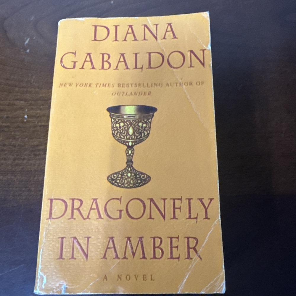 Dragonfly In Amber by Diana Gabaldon, Paperback, Pre-owned